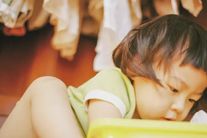 Bambino annoiato cosa fare? 5 strategie per stimolarlo (Guida Nami Kids)