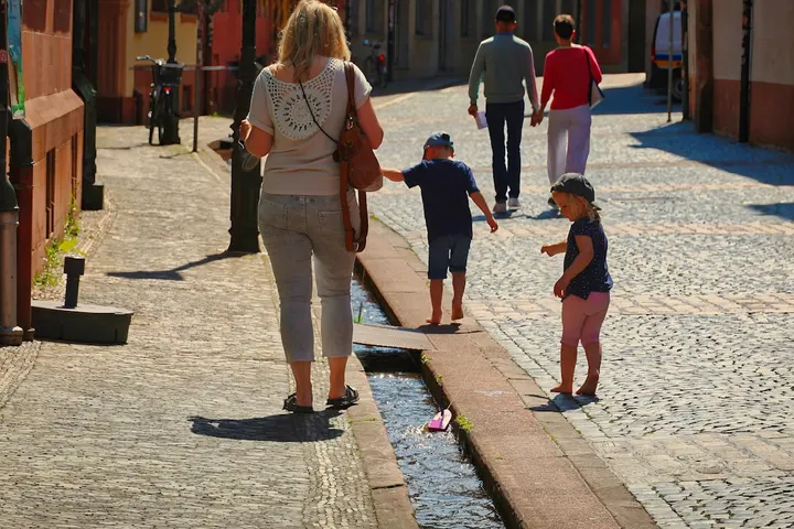 Come Bloccare Siti per Adulti su Android/iPhone: La Guida Definitiva per Genitori Sereni