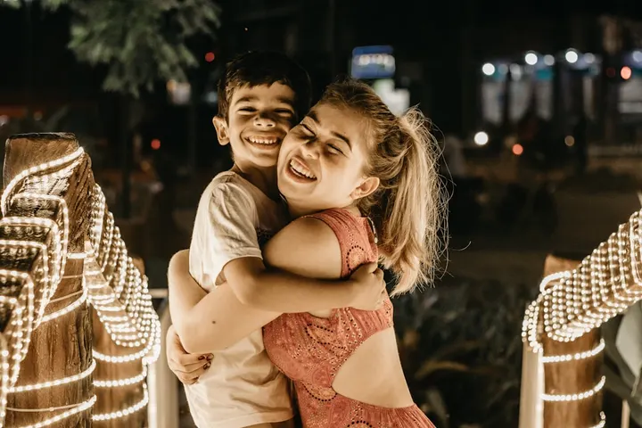 Come gestire la gelosia tra fratelli: Guida pratica per genitori sereni e figli in armonia