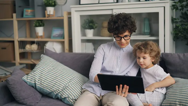 Monitorare l'attività online dei figli: equilibrio tra sicurezza e privacy