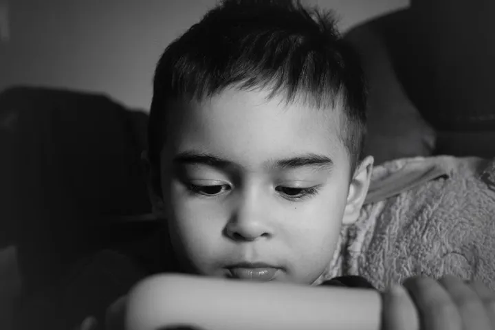 Crisi Tablet Bambini: 5 Strategie Efficaci per Genitori