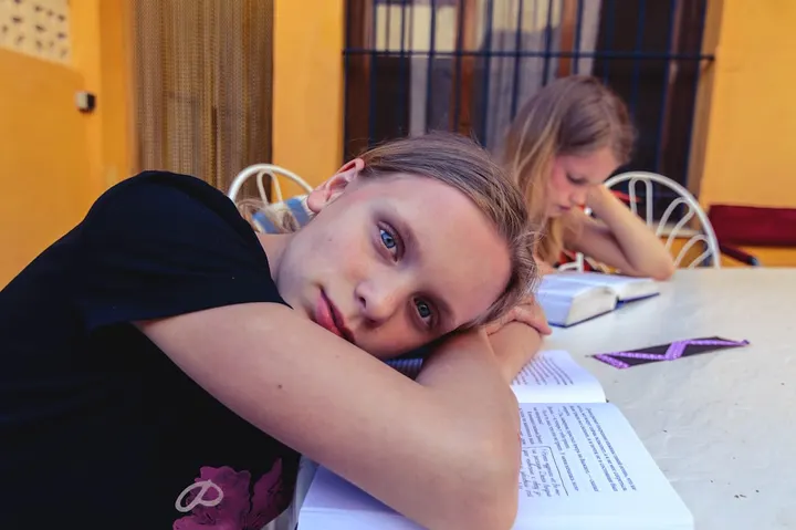Mio figlio odia la scuola: la guida definitiva per i genitori